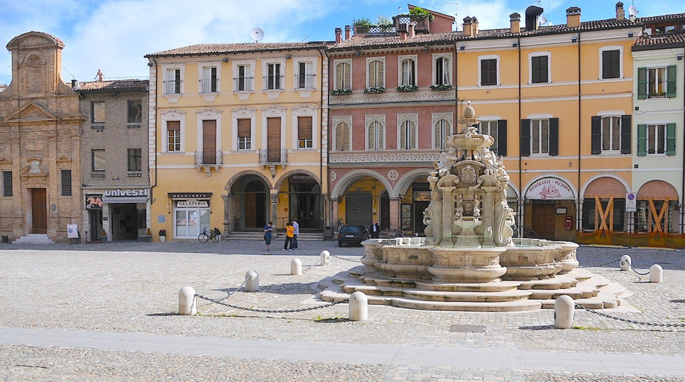 images/sedi/Cesena_piazza.jpg